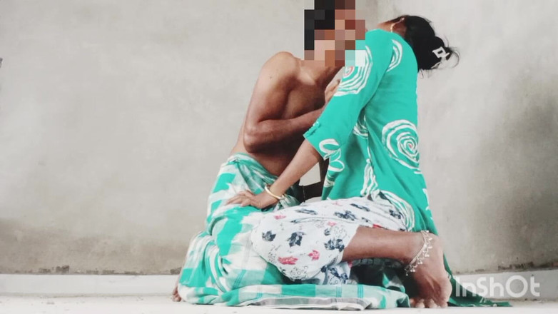 AmpleOunce283: Гаряча бенгальська бхабхі в селі Дезі, будівля май Чудай Кія, частина 01