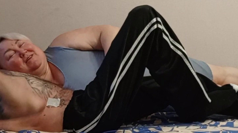 Zona901: 邻居喜欢我射在她嘴里并射精