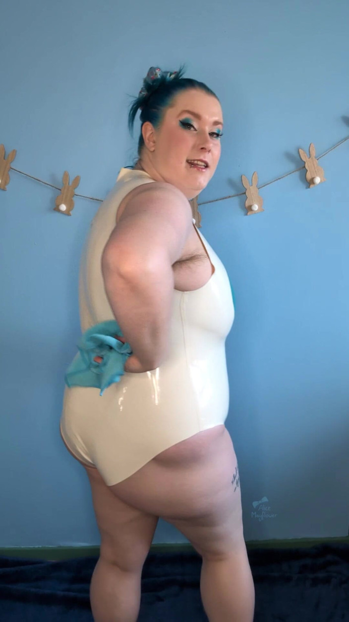 Alice_Mayflower_Scottish: Behind the Scenes Latex Shine up