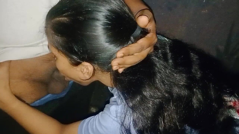 NikiRathod: Siri blowjob mengalami blowjob di sebalik trak pada tengah malam