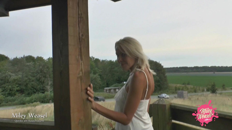Miley Weasel: Майлі Тказель відтрахана в громадському місці
