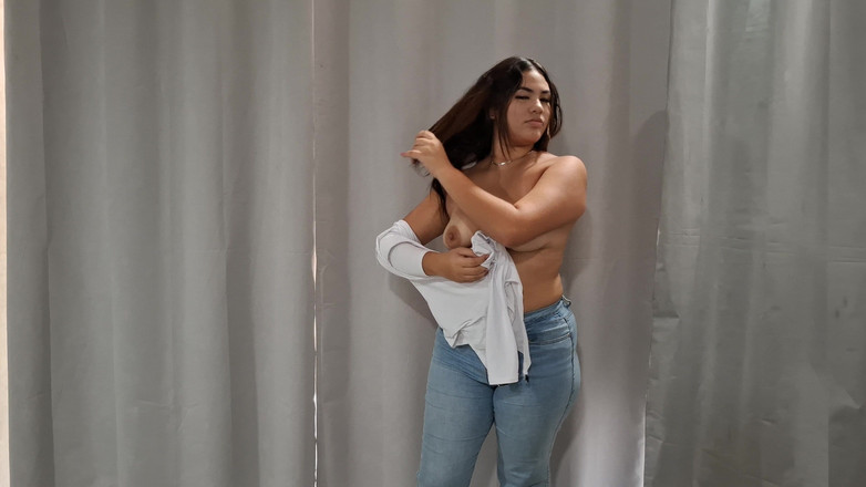 SugarPose: Chloe se svléká a pózuje pro kameru