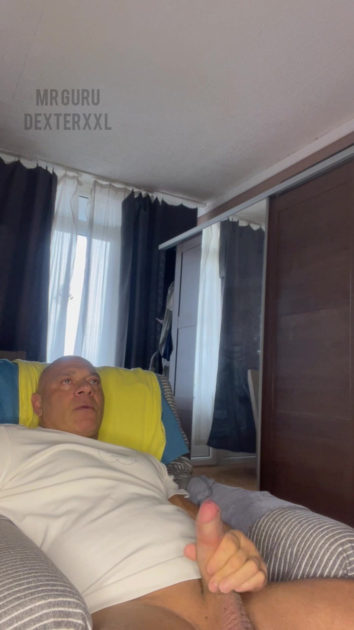 Mr. Guru: Kulturysta Wank Mr Guru Szarpał się