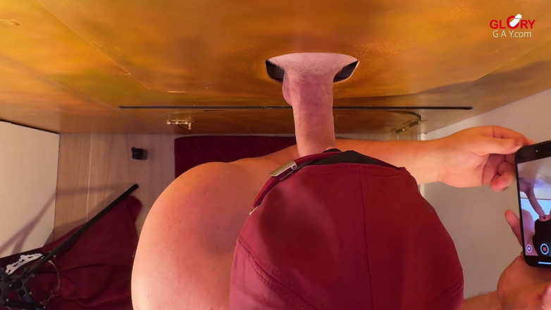 GLORYHOLEGAYS: Un beau-père énorme et épais se décharge au gloryhole - temps de bâillonnement...