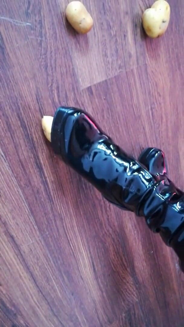 Lady Daniela -: The lady in beautiful boots crushes potatoes