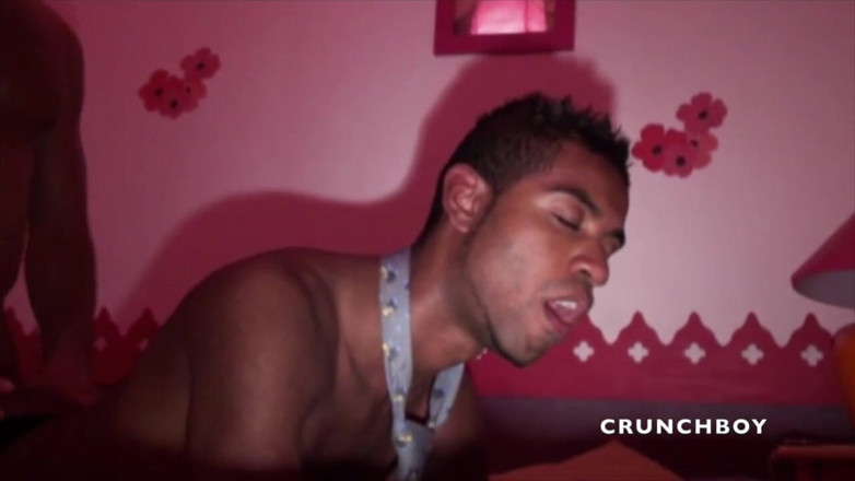 Crunch Boy: Sexy ébano twink follada por la estrella porno Stany Falcone