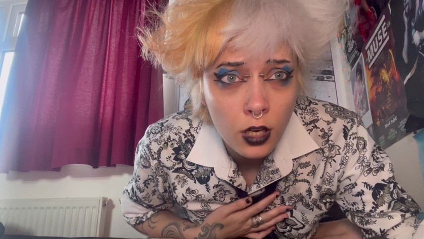 Goth Office Worker Has a Heart and Resus (Glitterqueen1999)