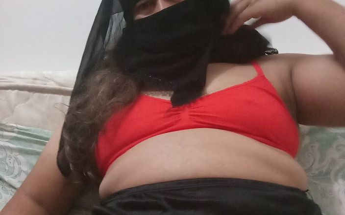The inner heat of love: Port hijab și mă masturbez purtând lenjerie intimă