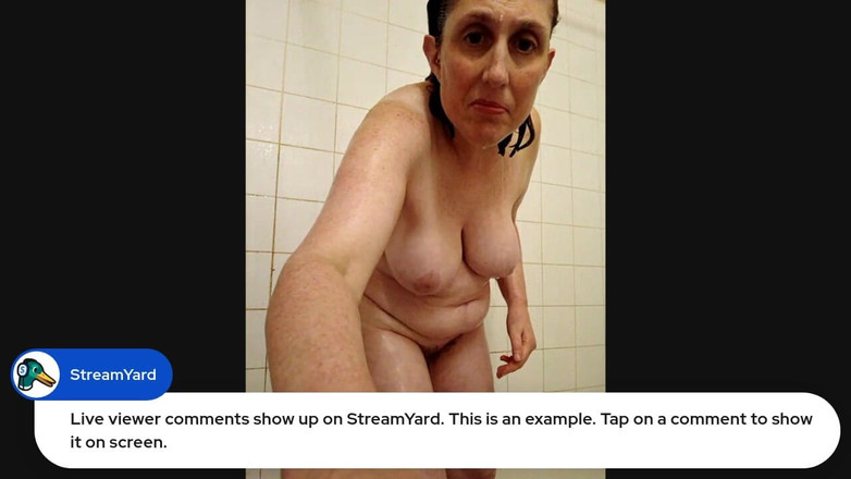 Kelly Avondale: Duş Alıyor