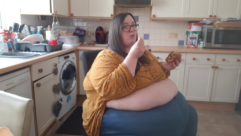 SSBBWLadyBrads: Ssbbw vs godzilla burger jí
