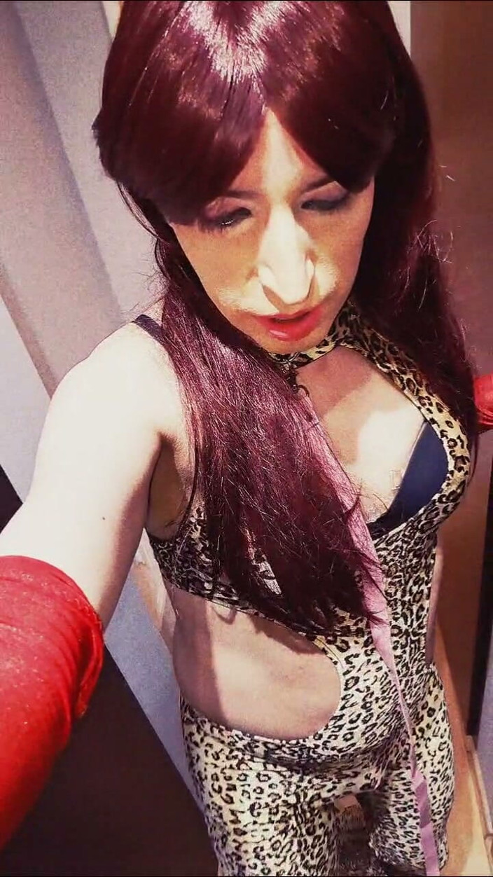 Tammy sissy slave: Golden Shower for Crossdresser