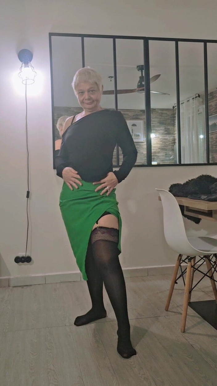 Sofy13: Mały striptiz dla ciebie kochanie, mam nadzieję, że ci się spodoba