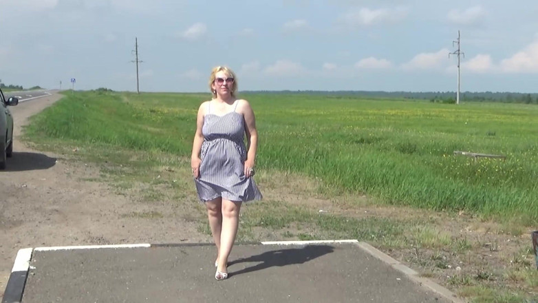 Lady Rose pee pee: Golden Rain 76 - Pee on Bus Stop