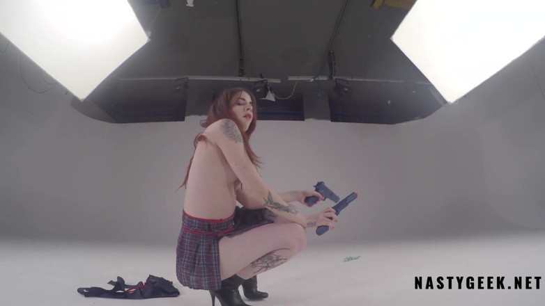 PurefilmsTv: Miriam tesuda universitária Figter brinca com esguicho