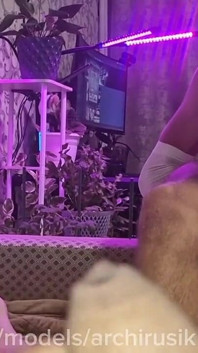Pembulaan otomatis! Tontonan panas dan mengisap diri Femboy dan ayah memasukkan penis mereka ke dalam mulut mereka, banyak!