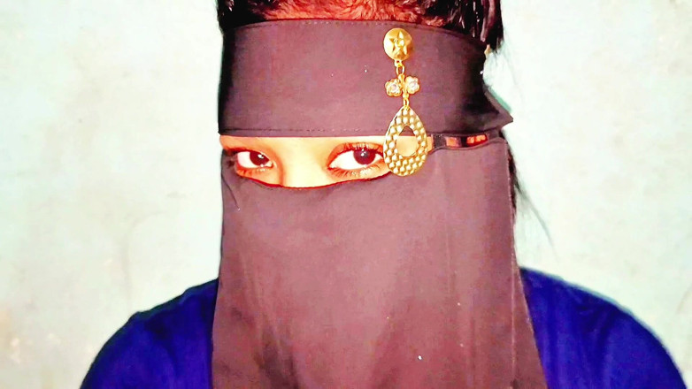 Angel Surovi Lata: Une Bangladaise en hijab à gros nichons s’amuse.
