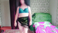 Kitty_Cross: 华丽的在闪闪发光的蓝色礼服中缓慢旋转