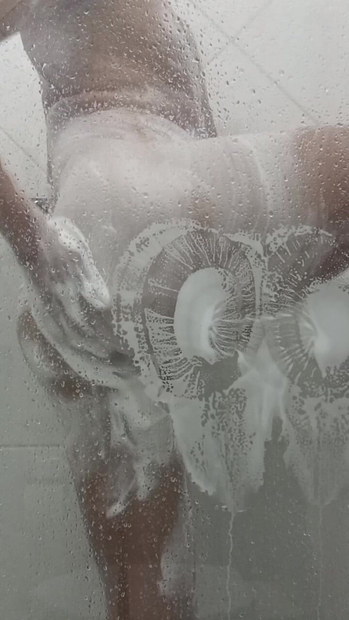 MiguellTrajano: 娘娘腔男孩在把屁股交给主人后洗澡