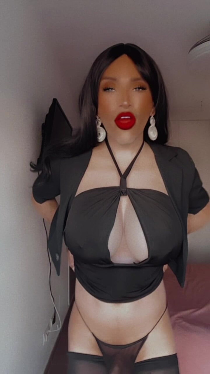 Sissy Slut Brianna: Dulce Mirada, Intenciones Peligrosas