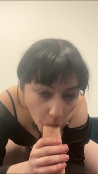 ¡una Garganta Trabajadora Hace Una Mamada Real Y Recibe Una Dosis De Semen!