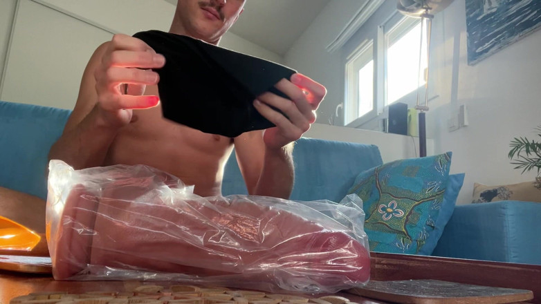 Maxence Angel: Maxence Angel Unbox a Jocktribe Dildo