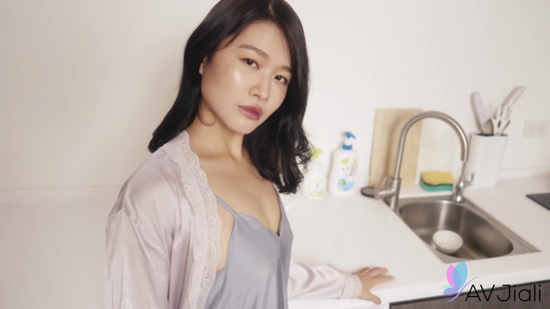 AV Jiali: Ye Chenxin Fucked by Her Stepson