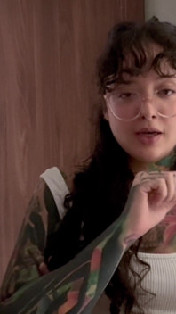 मेरा पूर्व प्रेमी मुझे धोखा दे रहा है, इसलिए मैंने उसे सिकुड़ने और उसे अपनी गांड में डालने का फैसला किया