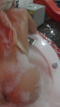 Young Colombian Girl Records a Porn Video in a Jacuzzi