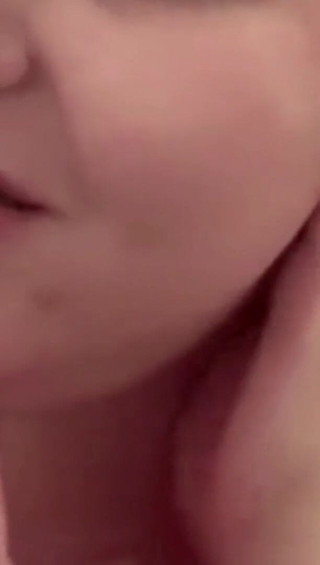 Real homemade BBW BBC porn: Joven inglesa grandota jugando con mi en la ducha