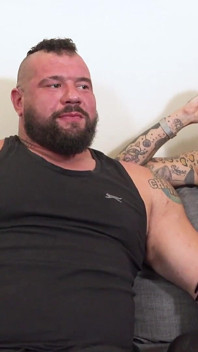 Starker mann und harley... das stärkste paar spaniens in ihrem ersten porno-video!