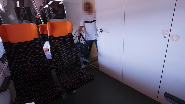 DedeDeville: Sexo muy arriesgado en un tren la follé en la...