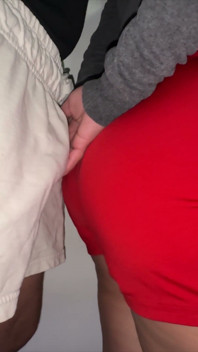 Big-assed Kobieta Dotyka Wyprostowanej Kutasa Nieznajomego.