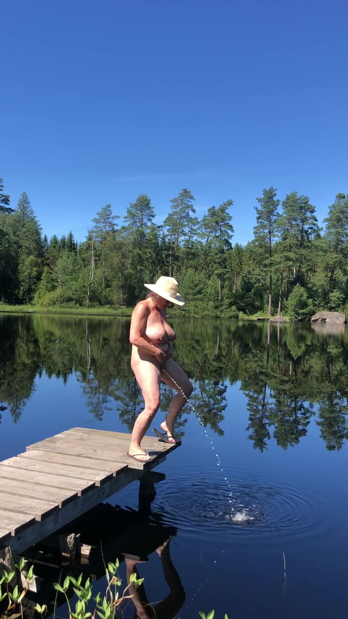 Hotwifekbh: Amateur eigengemaakte rijpe vrouw met grote tieten pist