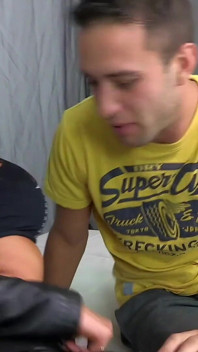 Sexy PAWg-schätzchen yuffie Yulan mit dicken titten holt einen großen hengst für ein hartes lutschen lutschen ab