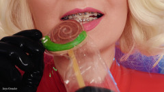 Arya Grander: Fetysz żywności: jedzenie blondynki z lateksu wideo