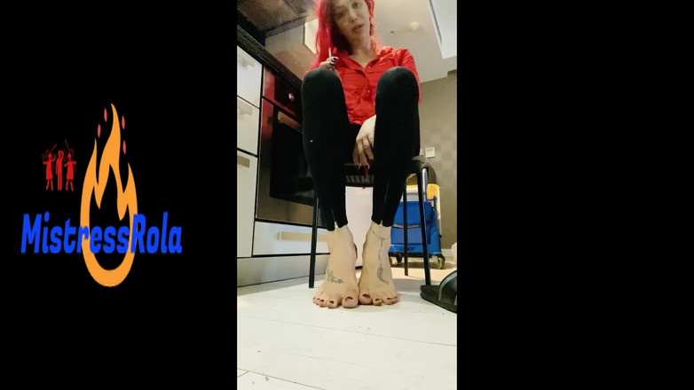 Mistressrola: Pies sucios quieren lamerlo
