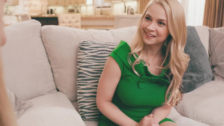 Transfixed ADULTTIME: Transfixed - Donas de casa Lonley Sarah Vandella e Casey Kisses...