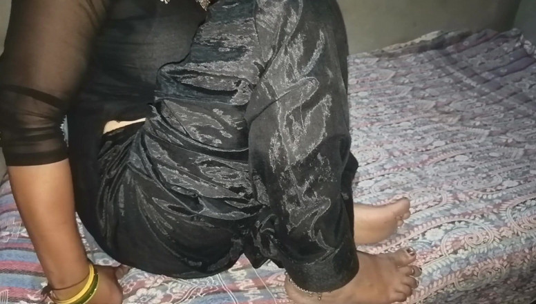 Savita5343: Bhabhi panas menangkap saya semasa saya melancap sepenuhnya di dalam...