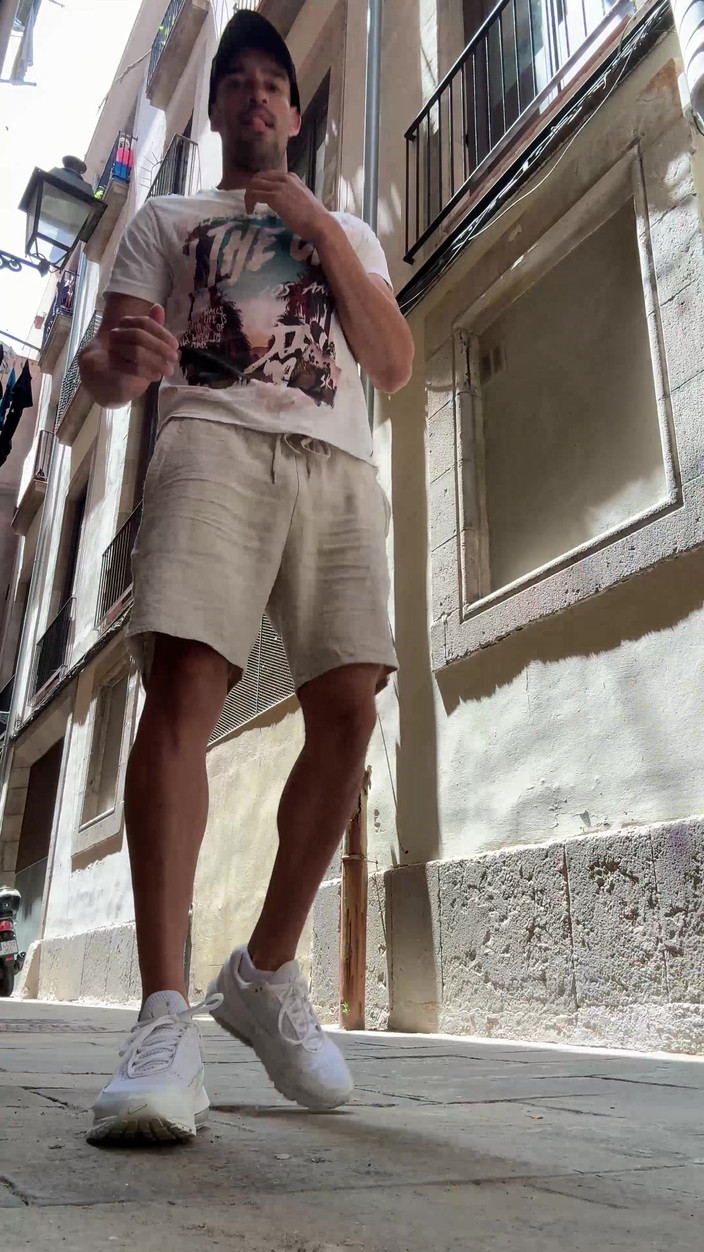 Paul Williams: Benar-benar Telanjang Di Jalanan Barcelona