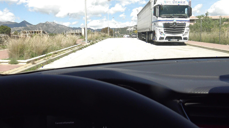 Souzan Halabi: O femeie musulmană cu hijab nu poate plăti șoferul de taxi...