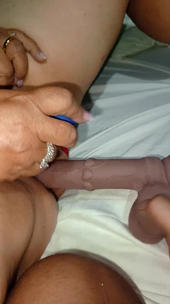 Big Clit and Pussy Playing I Put a Big Dildo in Her While She Plays with Her Clit with a Vibrator