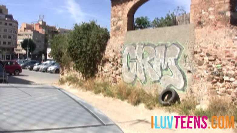 Iluvteens: Luna Rival agățată pe stradă și futută