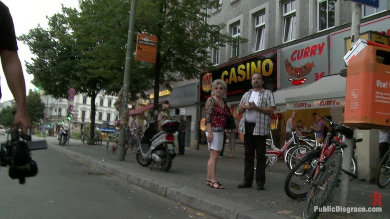 Public Disgrace by Kink: Beni Sokaklara Götür