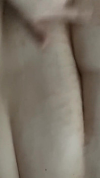 Neckend reiben, schütteln, meinen riesigen bauch