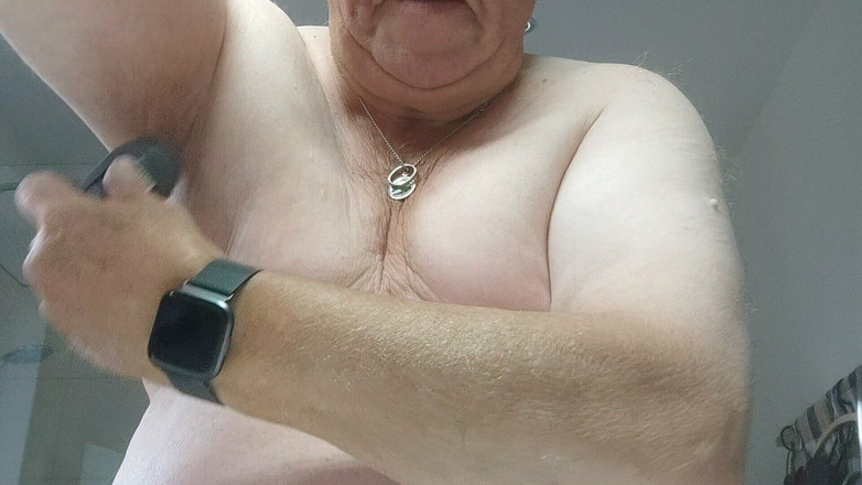 Karlchengeil: Uwielbiam moje piersi i sutki!