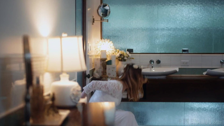 Pure Taboo: Bunny Colby, mariée taboue, se fait ravisser ses désirs lesbiens...