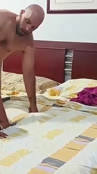 Swingersamateur40 trai o marido no hotel com seu amante Ela diz a ele que está no Spa.