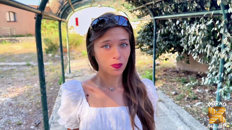 Porno Baguette: Güzel kız Lola gerçekten derinden sikilmek istiyor