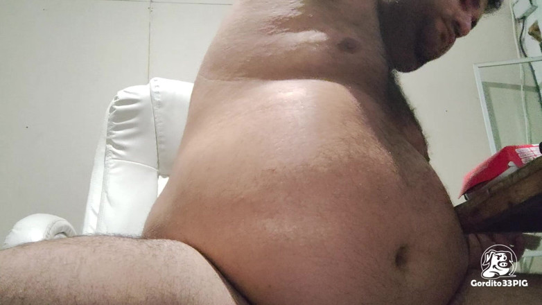 Gordito33PIG: Mangiare, ruttare e masturbarsi