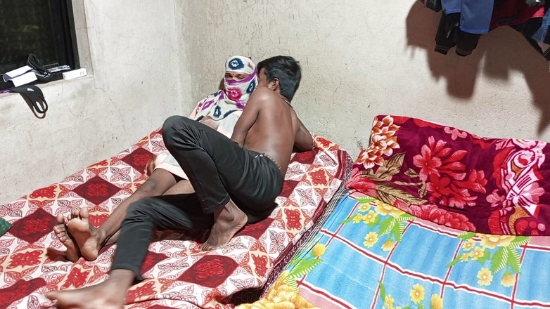 Indian Hijraji: भारतीय तीन लोगों की चुदाई - ट्रक ड्राइवर और ट्रक ड्राइवर किन्नर पूजा को सुंदर सुंदरी का चूसते हुए नया झाईदार बनाते हैं